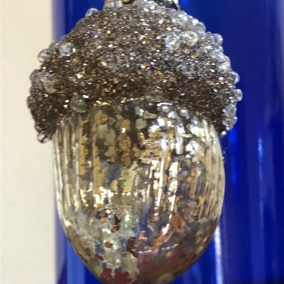 Gold Acorn with Glittery top - Picture 3 of 3